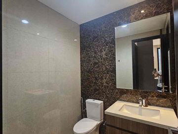 Dijual BU! Lakewood NavaPark BSD City 10x22 | 4 Lantai | Private Pool & Lift | Semi Furnished | Rp 9,5 M