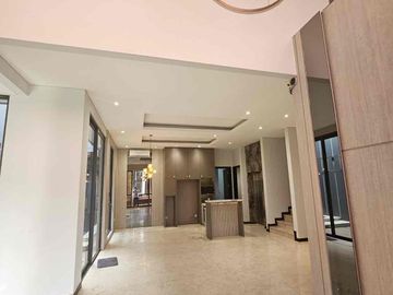 Dijual BU! Lakewood NavaPark BSD City 10x22 | 4 Lantai | Private Pool & Lift | Semi Furnished | Rp 9,5 M