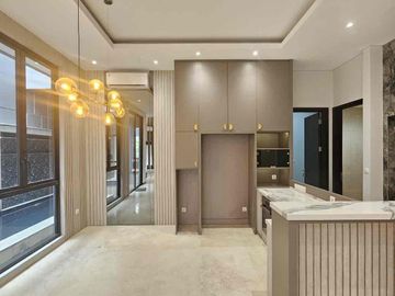 Dijual BU! Lakewood NavaPark BSD City 10x22 | 4 Lantai | Private Pool & Lift | Semi Furnished | Rp 9,5 M