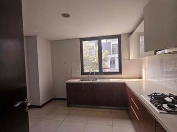 Dijual BU! Lakewood NavaPark BSD City 10x22 | 4 Lantai | Private Pool & Lift | Semi Furnished | Rp 9,5 M