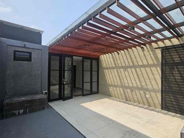 Dijual BU! Lakewood NavaPark BSD City 10x22 | 4 Lantai | Private Pool & Lift | Semi Furnished | Rp 9,5 M