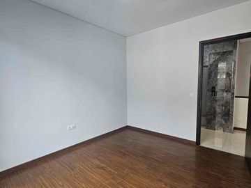 Dijual BU! Lakewood NavaPark BSD City 10x22 | 4 Lantai | Private Pool & Lift | Semi Furnished | Rp 9,5 M