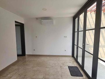 Dijual BU! Lakewood NavaPark BSD City 10x22 | 4 Lantai | Private Pool & Lift | Semi Furnished | Rp 9,5 M