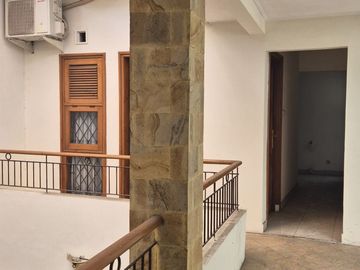 Dijual Rumah 2 Lantai Siap Huni di Komplek Istana Regency 2 Bandung Blok E-23 – Lokasi Strategis & Nyaman untuk Keluarga
