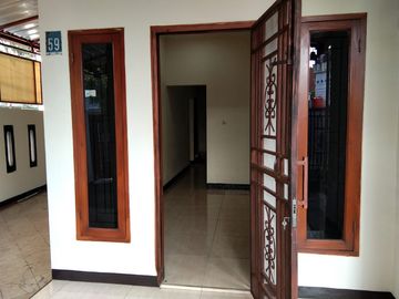 DISEWAKAN RUMAH 2 LANTAI STRATEGIS SURYALAYA BKR BANDUNG