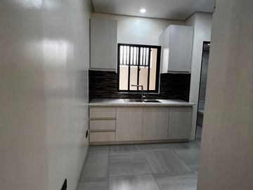 17.5M 4 Storey Townhouse in Kamuning Quezon City Ready for Occupancy - JB