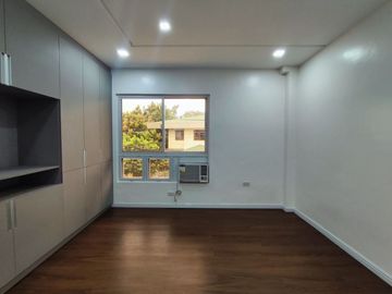 For Sale 2 Storey Modern Townhouse in Greenheights Subd San Bartolome Nova, Q.C KSA