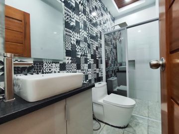 For Sale 2 Storey Modern Townhouse in Greenheights Subd San Bartolome Nova, Q.C KSA