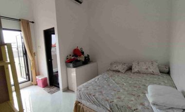 Dijual rumah ada kolam renang full renov siap huni di Pekayon Bekasi Selatan