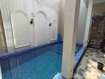 Dijual rumah ada kolam renang full renov siap huni di Pekayon Bekasi Selatan