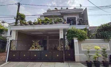 Dijual rumah ada kolam renang full renov siap huni di Pekayon Bekasi Selatan