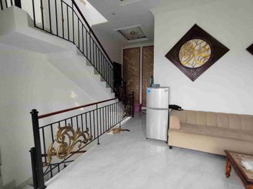 Dijual rumah ada kolam renang full renov siap huni di Pekayon Bekasi Selatan