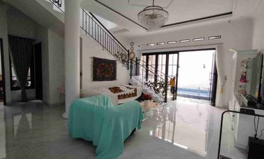 Dijual rumah ada kolam renang full renov siap huni di Pekayon Bekasi Selatan