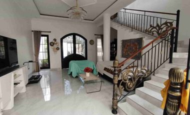 Dijual rumah ada kolam renang full renov siap huni di Pekayon Bekasi Selatan