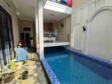 Dijual rumah ada kolam renang full renov siap huni di Pekayon Bekasi Selatan