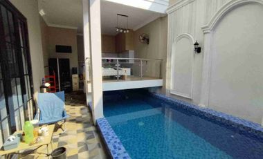 Dijual rumah ada kolam renang full renov siap huni di Pekayon Bekasi Selatan