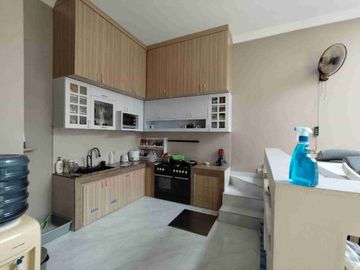 Dijual rumah ada kolam renang full renov siap huni di Pekayon Bekasi Selatan