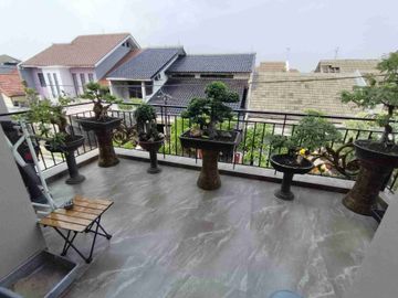 Dijual rumah ada kolam renang full renov siap huni di Pekayon Bekasi Selatan