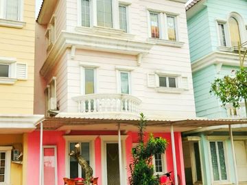 Dijual Cepat Rumah Montana Village Depan Kolam Renang, Gading Serpong, Tangerang