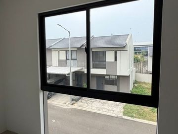 Disewakan Rumah Baru di Park Serpong - Rp. 32 jt / tahun, Sudah Include IPL, Bersih, Terawat