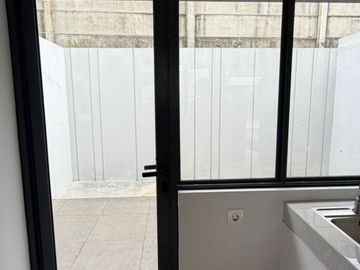Disewakan Rumah Baru di Park Serpong - Rp. 32 jt / tahun, Sudah Include IPL, Bersih, Terawat