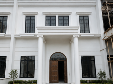 dijual villa daerah polonia komplek city view