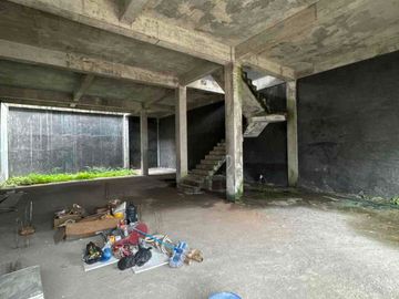 dijual villa daerah polonia komplek city view