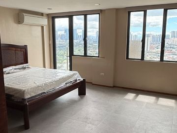 Baron Tower | 3BR Corner Condo with Panoramic Skyline Views | Semi Furnished | Premium Appliances