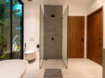 Luxury Tropical Villa for Sale in Bumbak, Kerobokan – North Kuta, Bali