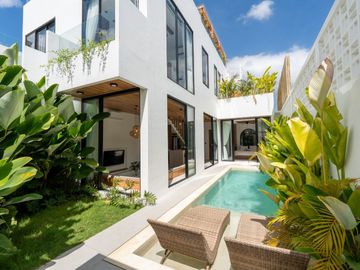 Luxury Tropical Villa for Sale in Bumbak, Kerobokan – North Kuta, Bali