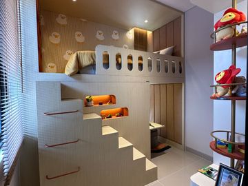 RUMAH MODERN 2 LANTAI 3 KAMAR TIDUR DIKOTA MANDIRI PARAMOUNT!