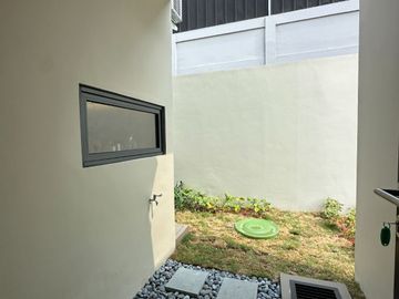 RUMAH BARU 2 LANTAI SELANGKAH KE TOL!