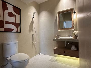RUMAH BARU 2 LANTAI SELANGKAH KE TOL!