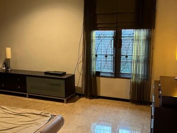 RUMAH DHARMAHUSADA MAS FULL FURNISHED (kecuali kasur)*HADAP SELATAN