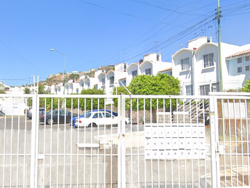 CASA EN VENTA EN PORTAL DE SAMANIEGO, VILLAS DE SANTIAGO, SANTIAGO DE QUERETARO, QRO.