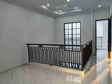 Rumah Baru Modern Classic di Pondok Kelapa - Duren Sawit