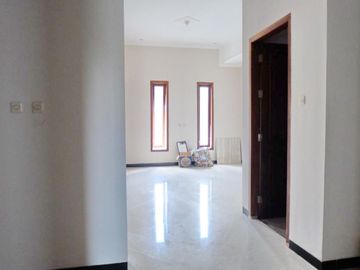 Rumah Mewah Full Kayu Jati SHM LT 200 m2 di Condongcatur Dekat Hartono Mall, UGM, UPN, Amikom, Polda DIY, Dalam Ringroad, Cocok Homestay