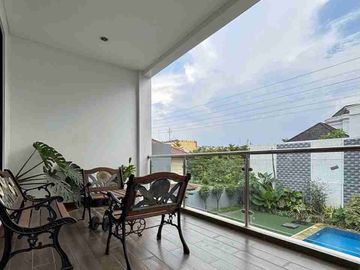 RUMAH DESAIN MODEREN TROPIS DALAM PERUMAHAN PURI CINERE, NEMPEL SAMA JAKARTA SELATAN, KOTA DEPOK JAWA BARAT