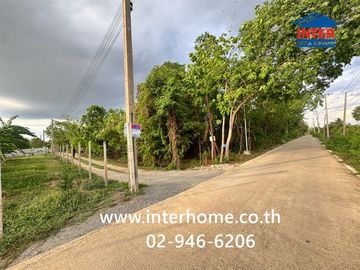 Land + 1-story house with garden, 400 sq.wa. (approx. 1600 sq.m.), near PTT gas station, Nong Pherangai, Nonthaburi, on Sai Noi-Wat Ton Chuek Road, al
