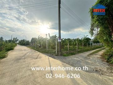 Land + 1-story house with garden, 400 sq.wa. (approx. 1600 sq.m.), near PTT gas station, Nong Pherangai, Nonthaburi, on Sai Noi-Wat Ton Chuek Road, al
