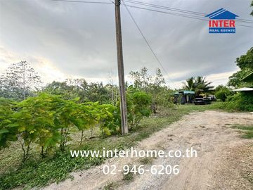 Land + 1-story house with garden, 400 sq.wa. (approx. 1600 sq.m.), near PTT gas station, Nong Pherangai, Nonthaburi, on Sai Noi-Wat Ton Chuek Road, al
