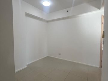 Arya Residences T1 | 3BR Luxury Condo | 37th Floor |178sqm | 2 Parking | ₱250K (Negotiable)