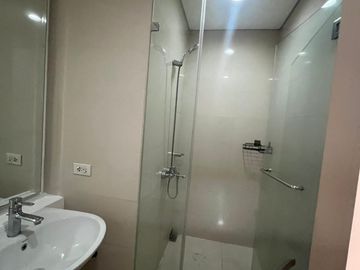 Arya Residences T1 | 3BR Luxury Condo | 37th Floor |178sqm | 2 Parking | ₱250K (Negotiable)