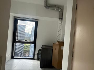 Arya Residences T1 | 3BR Luxury Condo | 37th Floor |178sqm | 2 Parking | ₱250K (Negotiable)