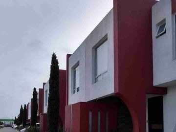 SE RENTA O SE VENDE CASA EN FRACCIONAMIENTO LA RIVERA I, TOLUCA, EDO MÉXICO.