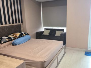 dijual apartement grand Sungkono lagoon studio+ furnish lengkap ada AC kasur tv kitchenset dll unit terwat lokasi dekat tol mayjen sungkono