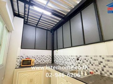 Two-story townhome, 17.8 sq.wah, J-Town Exclusive Rangsit-Khlong 1, Soi Rangsit-Nakhon Nayok 34/1, Rangsit-Nakhon Nayok Road, Thanyaburi, Pathum Thani