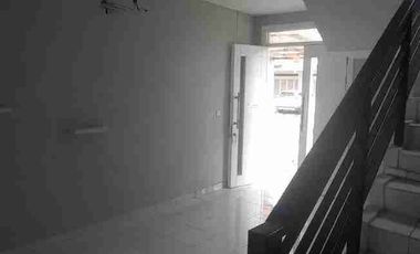 Disewakan rumah 2 lantai dekat mall di cluster acasia Summarecon bekasi