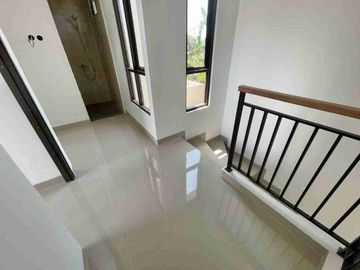 Promo Merdeka Rumah 2 Lantai Harga 1 Lantai di Pocis, Bakti Jaya, Tangsel