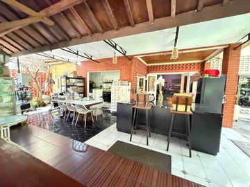 Rumah Nyaman Luas Plus 4 Bangunan di Kartasura